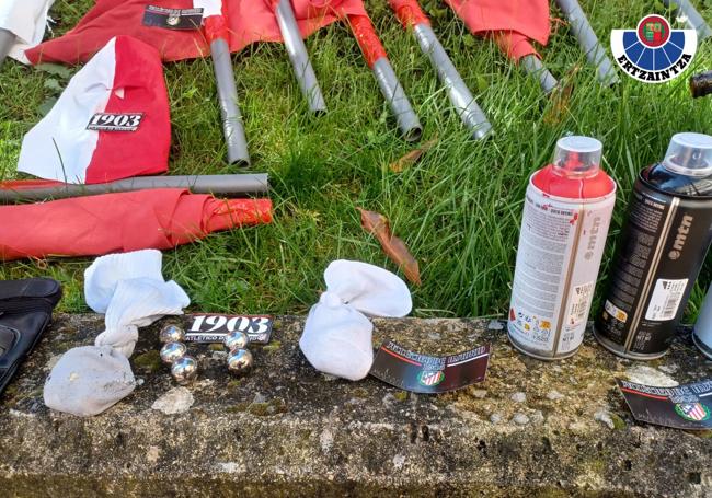 Material incautado a los ultras del Atlético.