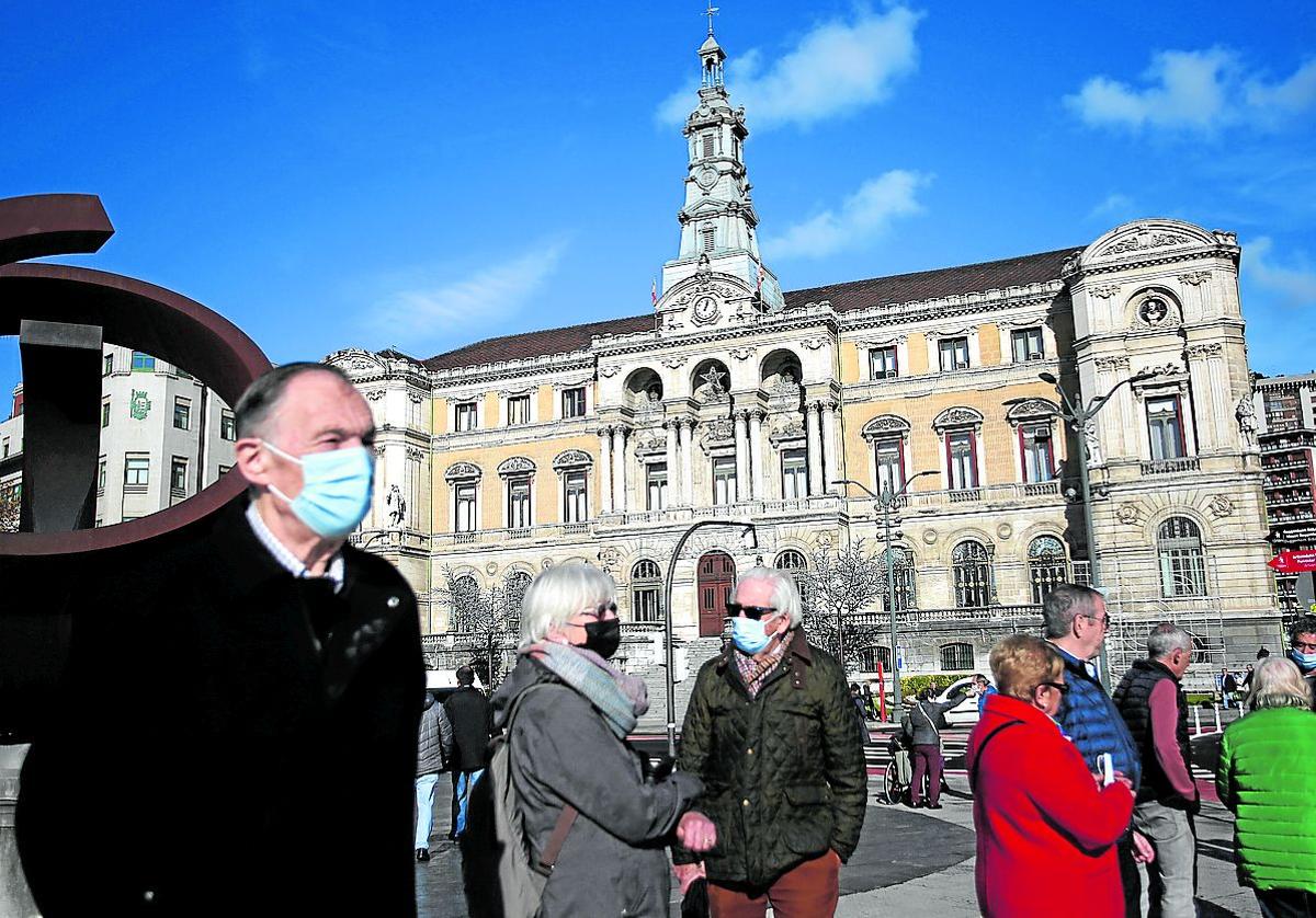 La Justicia avala el cese de un funcionario de Bilbao que se negó a llevar mascarilla