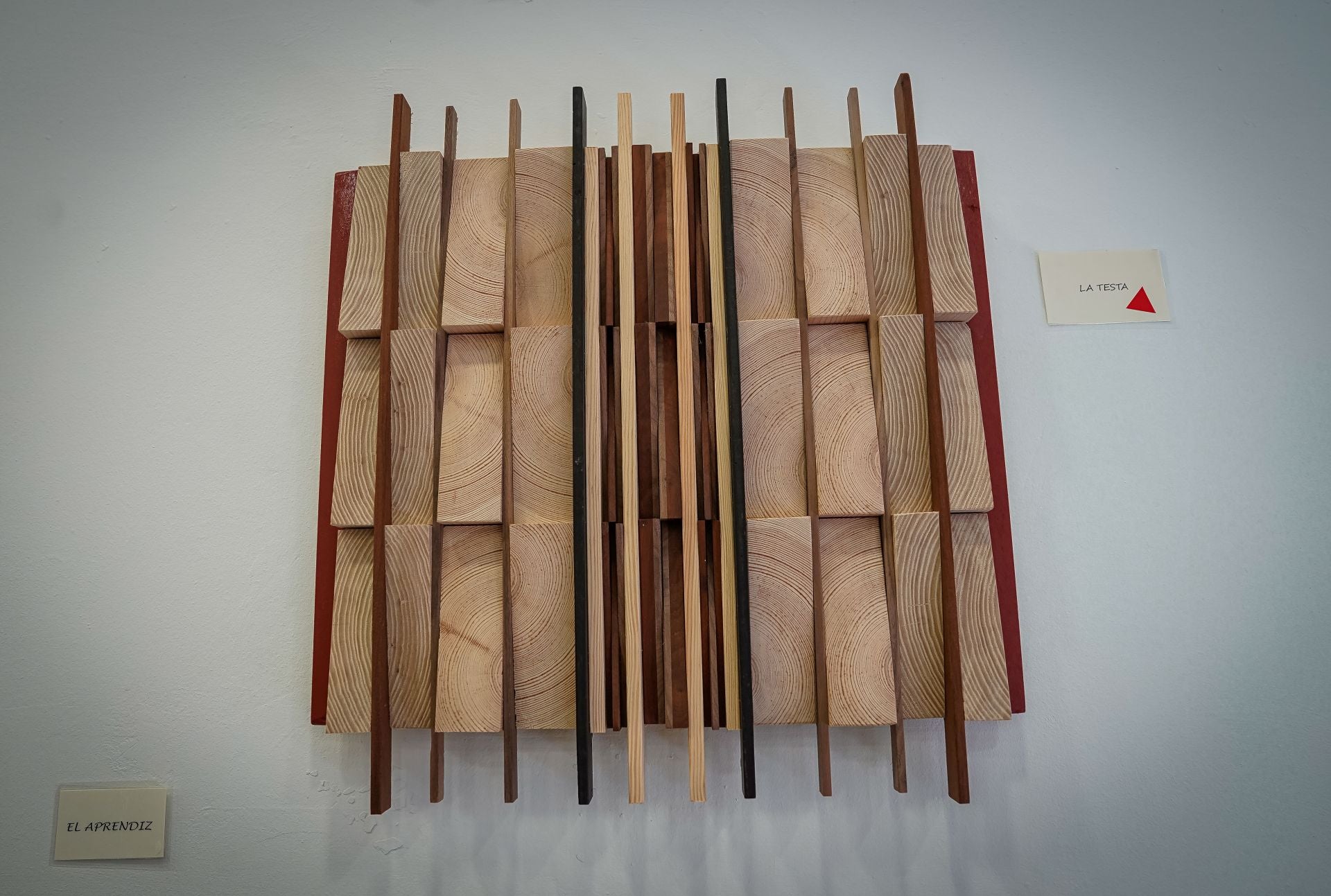 Marcos, el carpintero que ha abierto una tienda efímera en Bilbao con sus exitosas esculturas de madera