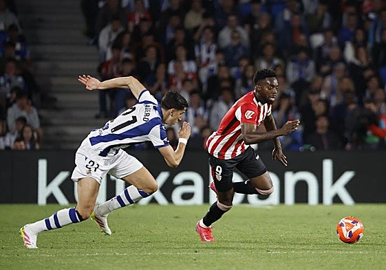 Iñaki Williams abandonó el terreno de juego de Anoeta en el minuto 62 debido a un gole.