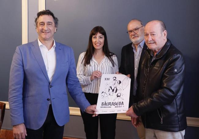 Alfonso San Vicente, alcalde de Balmaseda; Leire Sainz, directora de Turismo de la Diputación; Luis Alonso, edil de Seguridad; y José Ángel Ramón, director artístico de la representación popular del mercado medieval, presentan el programa.
