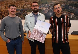 Imanol Serrano, el primer Teniente de Alcalde Pablo Gómez y Roberto Cortázar.