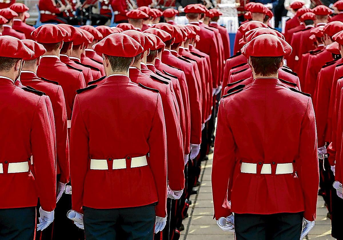 Agentes de la Ertzaintza en la academia de Arkaute.
