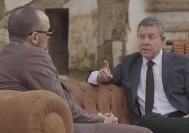 Emiliano García-Page se lleva una sorpresa al comprobar el whatsapp de Pedro Sánchez