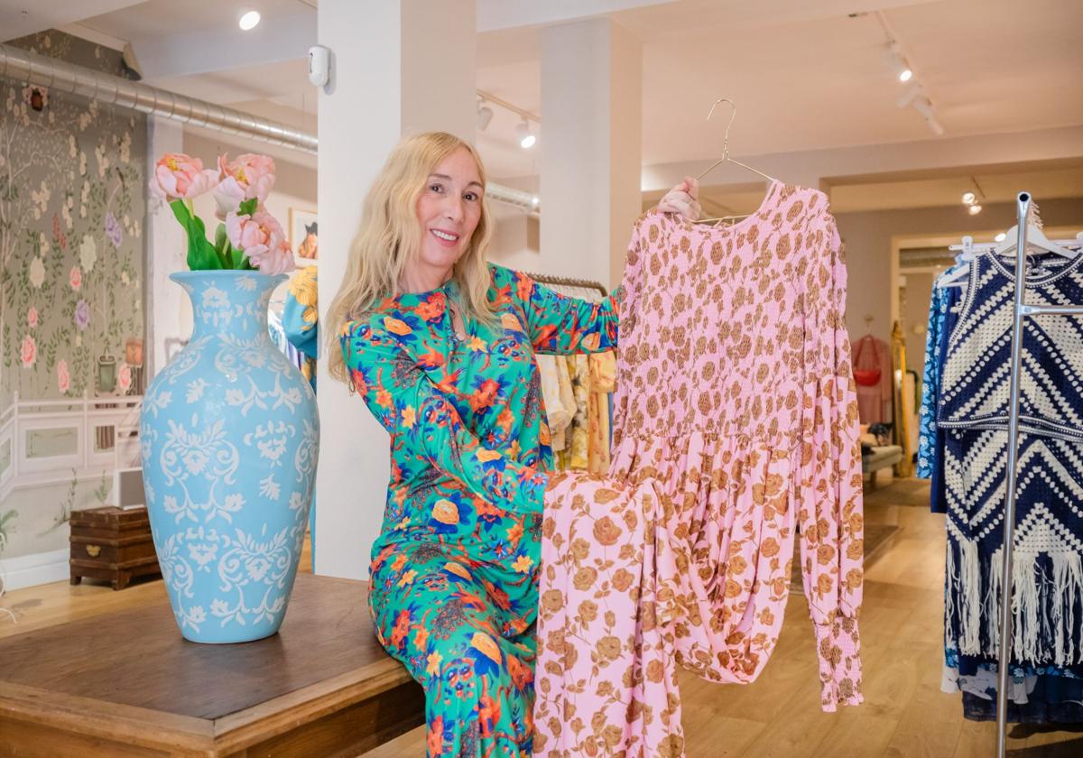 La diseñadora vasca que crea vestidos únicos tras una promesa a su aita: «No hay dos iguales»