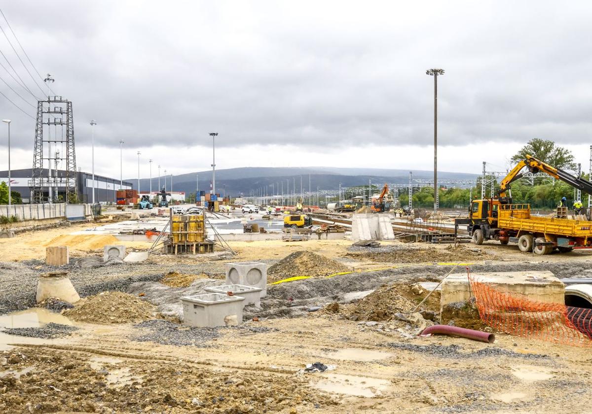Adif culminará antes de verano la terminal de mercancías para conectar Júndiz con Europa