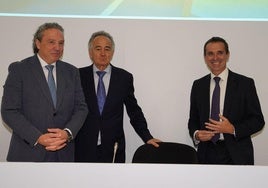 Jesús María Herrera y Antón Pradera, consejero delegado y presidente de CIE Automotive, respectivamente, ala izquierda de la imagen.