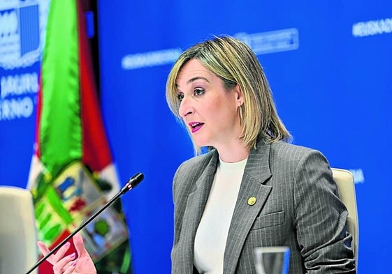 La portavoz del Gobierno vasco, Maria Ubarretxena, tras el Consejo de Gobierno de ayer.