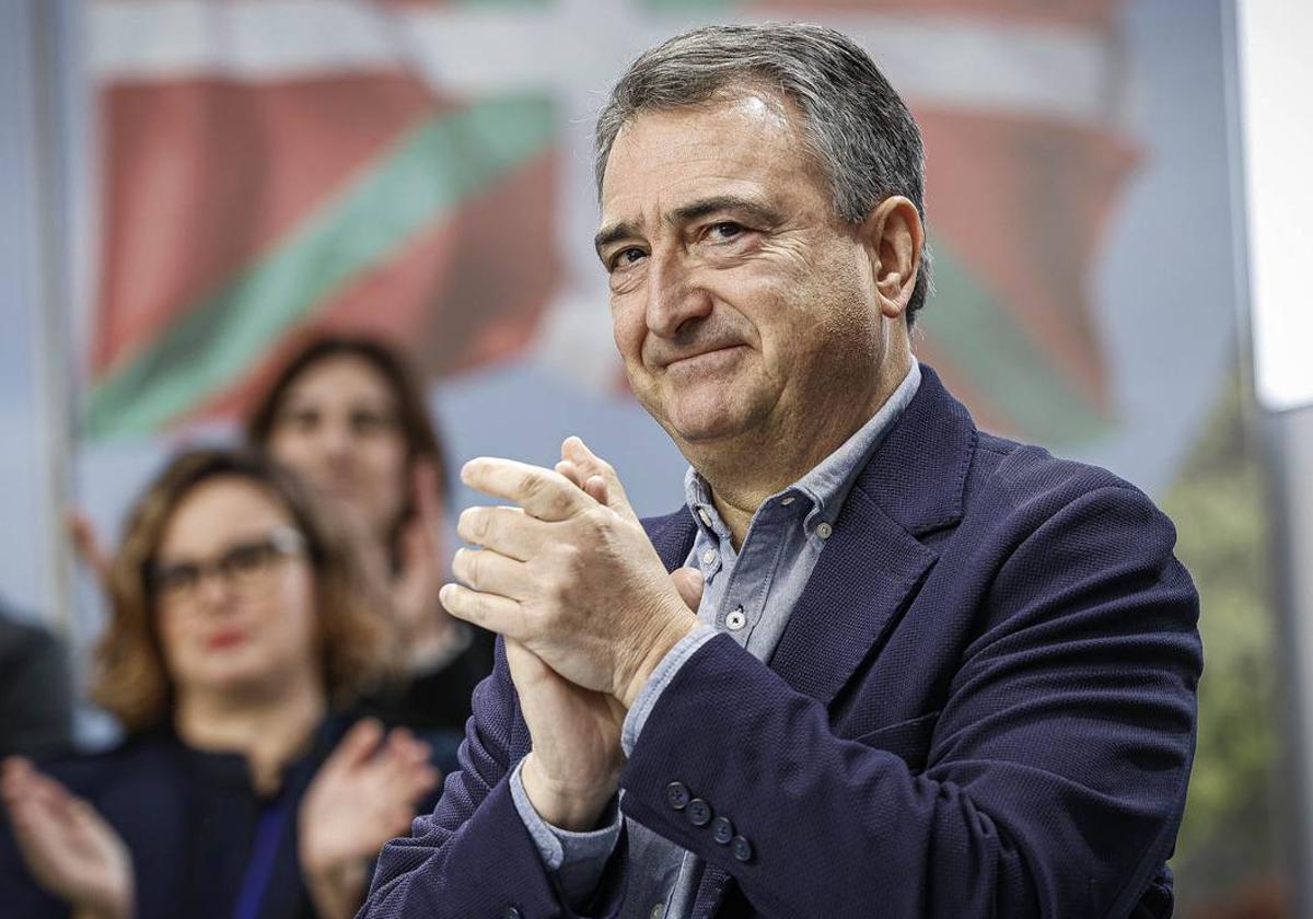 Esteban critica en plena opa que BBVA solo tenga la sede en Euskadi y «poco más»