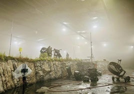 El rodaje de la escena de la tormenta ha exigido reproducir los acantilados de La Galea en un pabellón de Punta Zorroza.