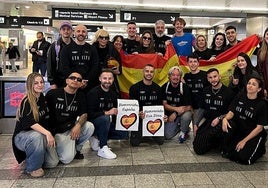 Melody junto a la delegación española.