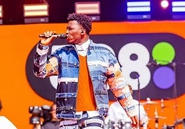 Un congoleño que canta en inglés y francés representará a Países Bajos, que no dará plantón a Eurovisión