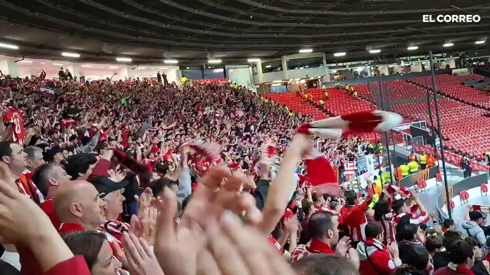 Así ha sido la espectacular despedida de la afición al Athletic en Old Trafford