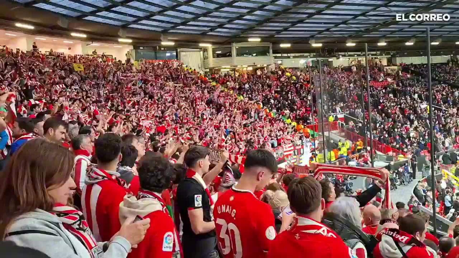 Recibimiento al Athletic tras el descanso