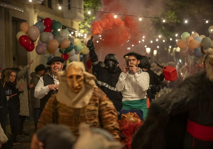 El rodaje de 'Innato' ha tomado el centro de Vitoria en la madrugada del viernes.