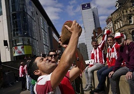 Todos los vídeos del ambiente del Manchester United-Athletic