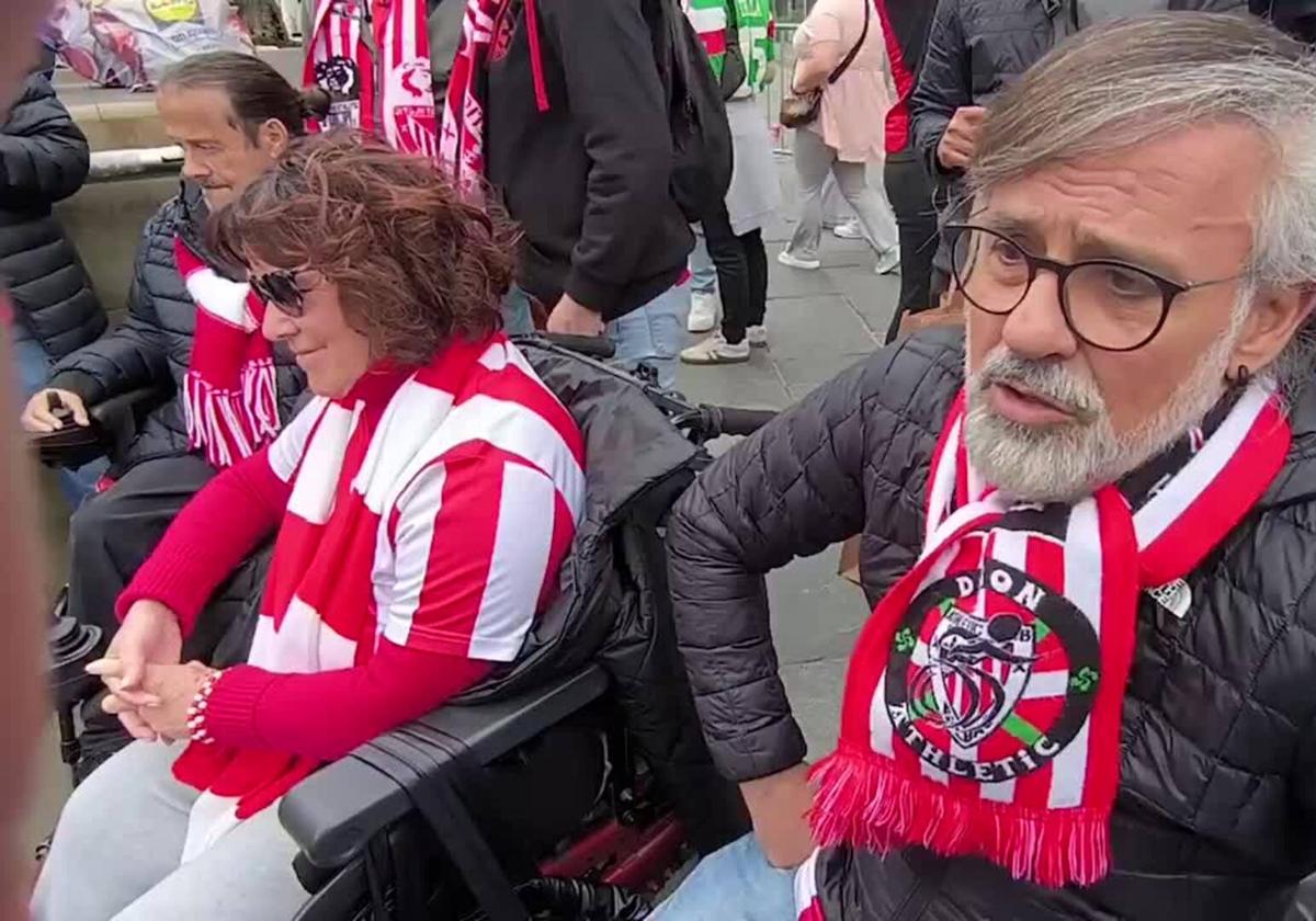 La peña de personas con movilidad reducida que sigue al Athletic por Europa