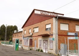 Estación de manzanos, donde se ha parado el tren averiado.