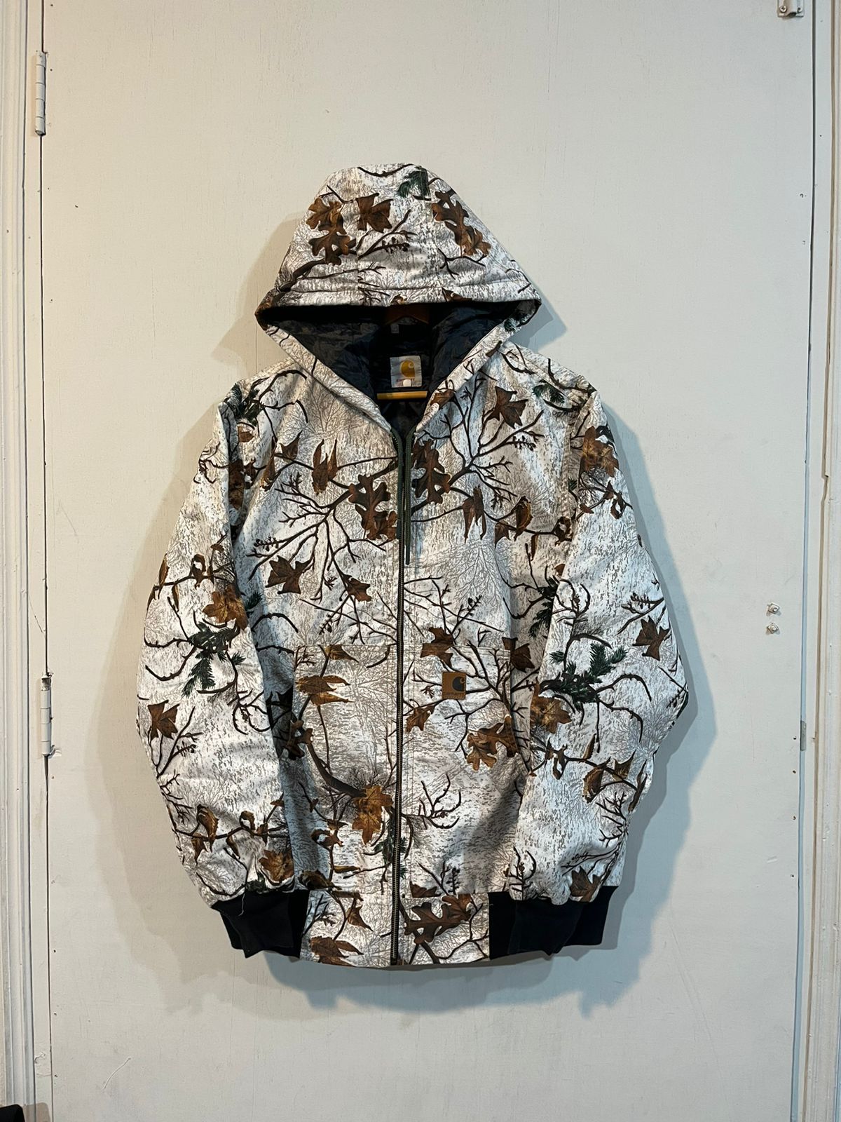La tienda efímera de Bilbao con ropa de Lacoste, Nike, Adidas, Carhartt o Levi&#039;s a tan solo 9 euros