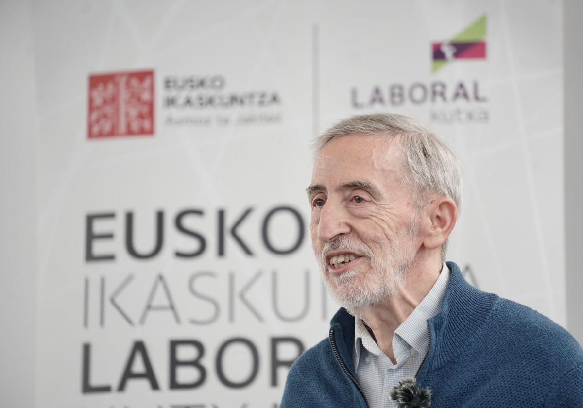 Eusko Ikaskuntza premia al activista y pensador Xabier Etxeberria Mauleón