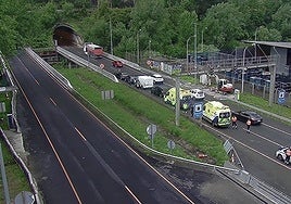 Dos heridos en un accidente entre cuatro vehículos a la entrada de los túneles de Malmasin