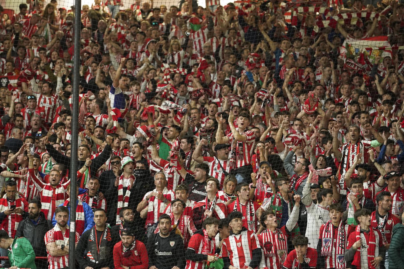 La prensa inglesa alucina con la afición del Athletic en Old Trafford