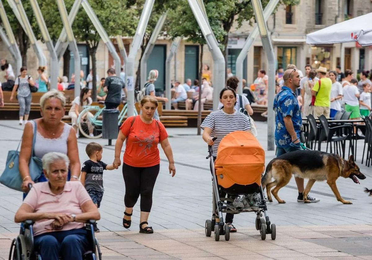 Del 54% de Vitoria al 65% de Ayala: así se ha desplomado la natalidad en medio siglo en Álava
