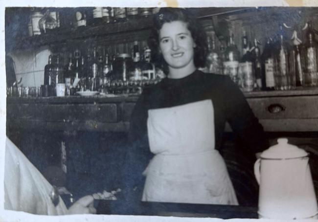 La foto antigua de la amama de Ager.