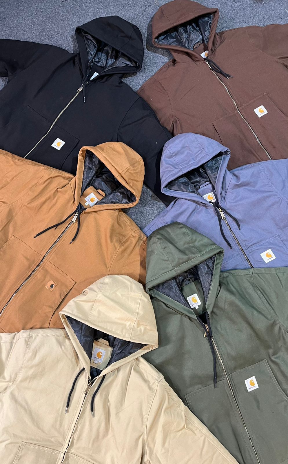La tienda efímera de Bilbao con ropa de Lacoste, Nike, Adidas, Carhartt o Levi&#039;s a tan solo 9 euros