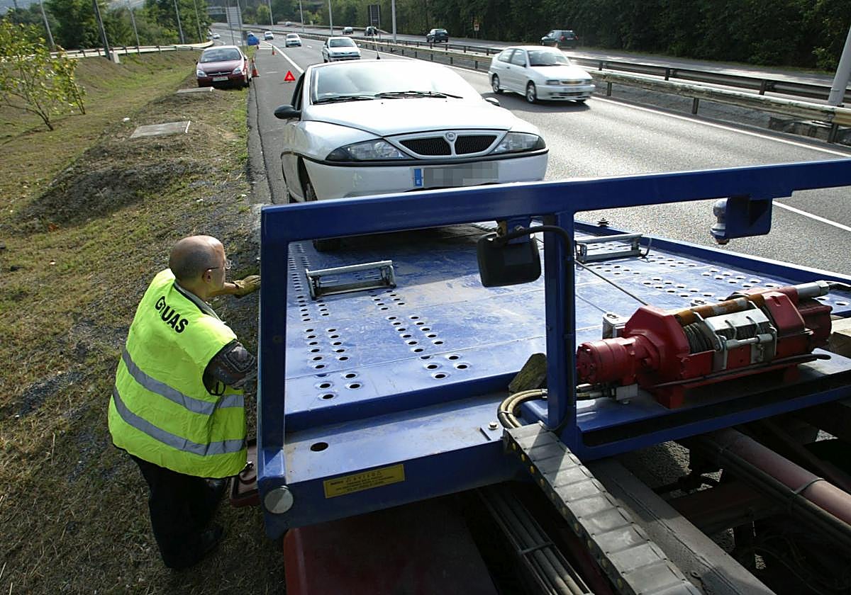 Las asistencias a conductores en Álava crecen un 40%, la mayoría por la batería y pinchazos