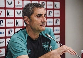 Valverde en la sala de prensa de Lezama.