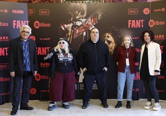 El jurado del Festival de Cine Fantástico de Bilbao-FANT, encabezado por su directora, Amaia Domingo (derecha).