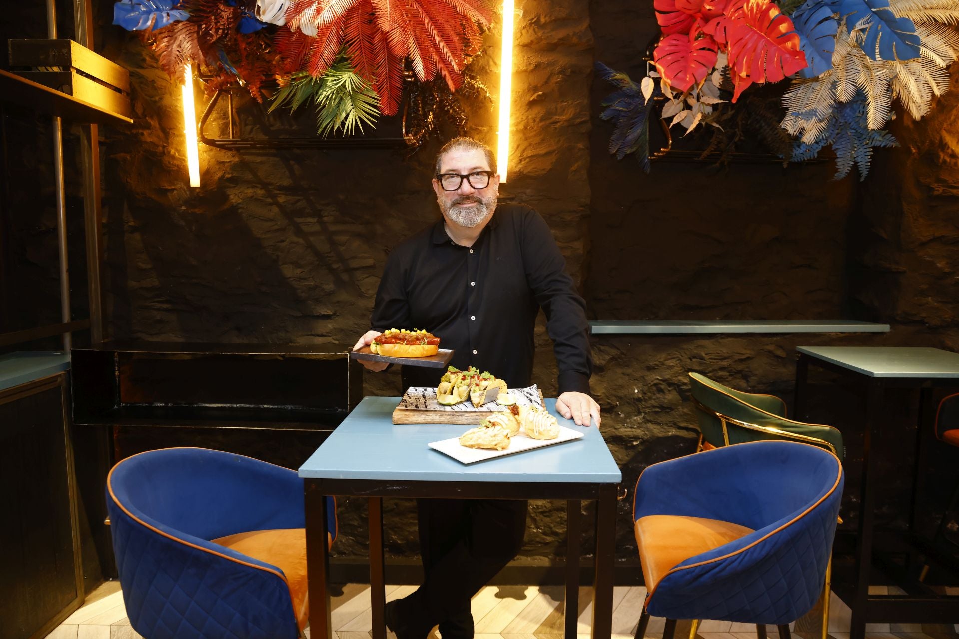 Carta 'street food' y tardeo en una cueva de Vitoria