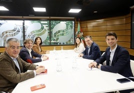 Encuentro entre Aitor Esteban y Eneko Andueza en Sabin Etxea.
