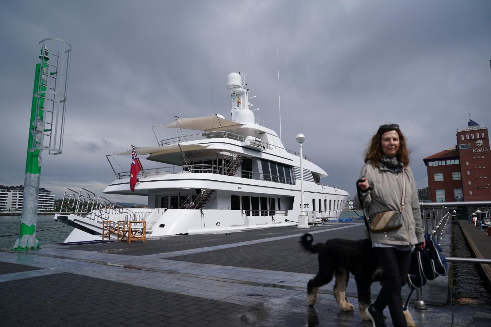 Un yate de lujo, que se alquila por más de 250.000 euros a la semana, en Portugalete