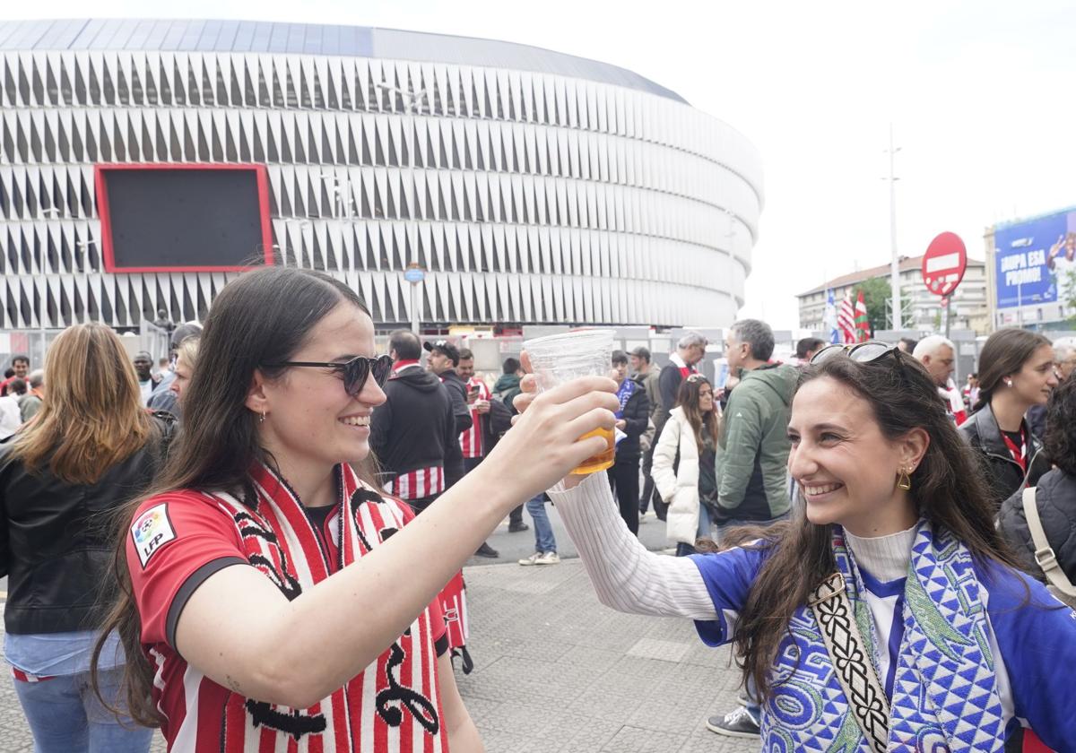 Aficionadas del Alavés y del Athletic.
