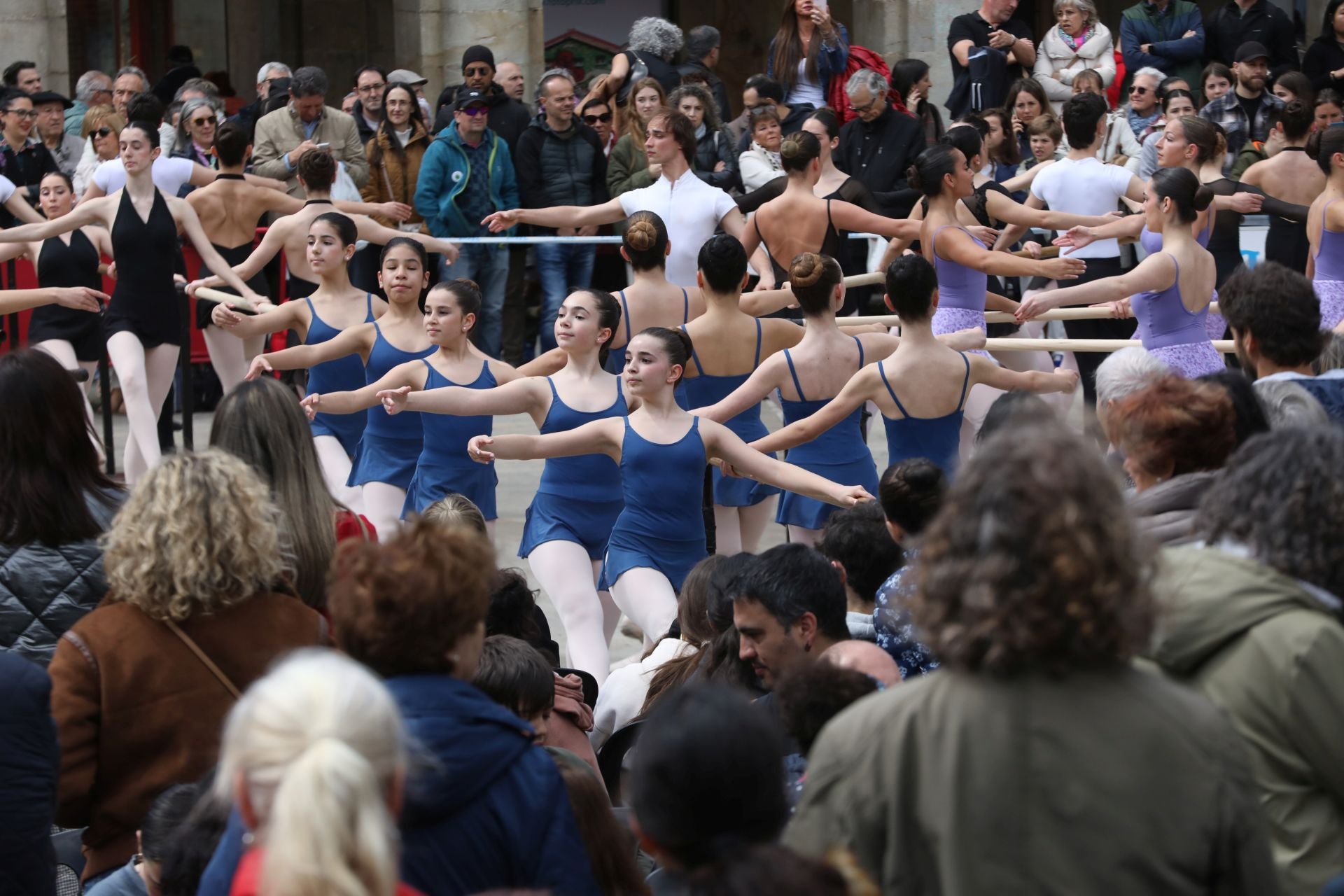 La danza toma el centro de Vitoria