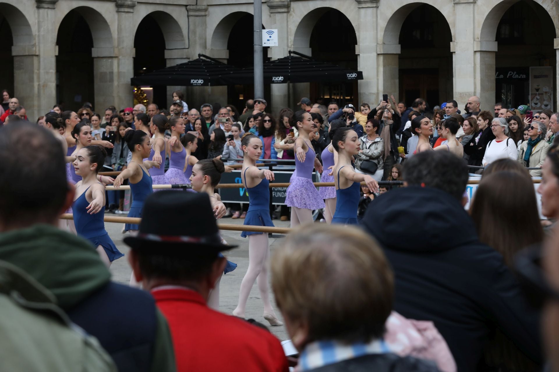 La danza toma el centro de Vitoria