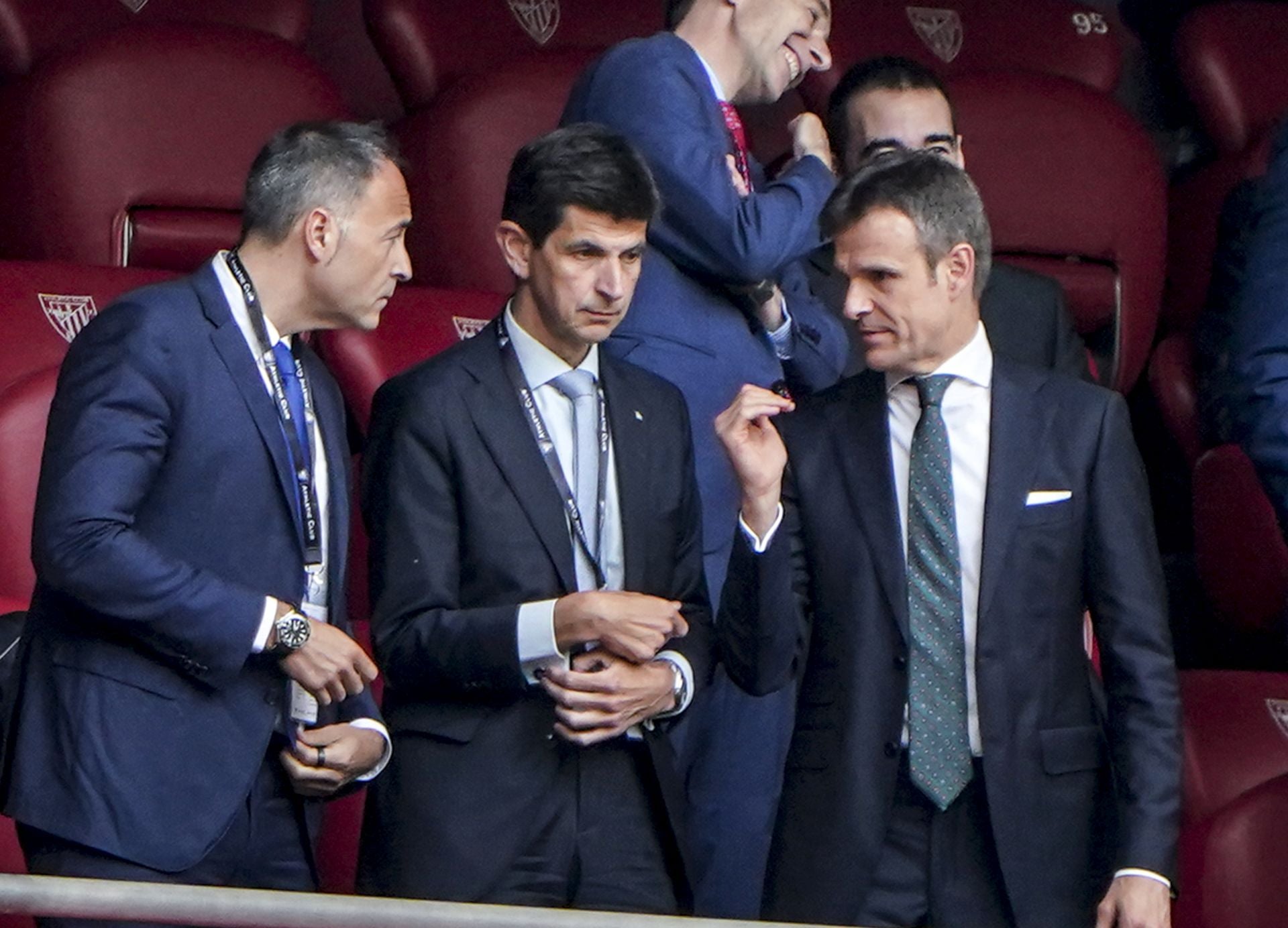 La afición del Alavés se hace notar en Bilbao: «No podemos fallar»