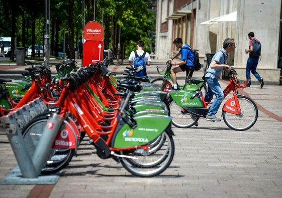 Bicis eléctricas de alquiler en Bilbao.