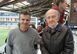 El detalle de Uriarte con un athleticzale de Albacete de 90 años que viene por primera vez a San Mamés