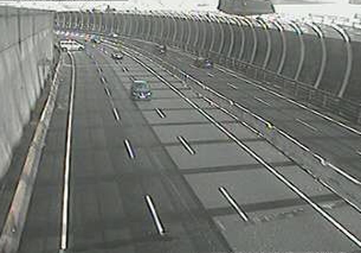 Un accidente en la entrada a Bilbao por San Mamés dificultó este domingo la circulación
