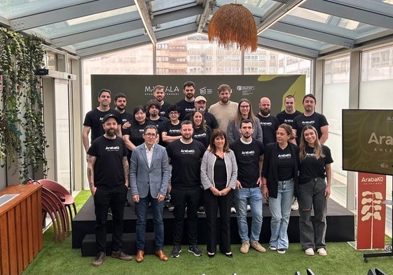 Foto de familia de los integrantes de Arabak0 Kolektiboa
