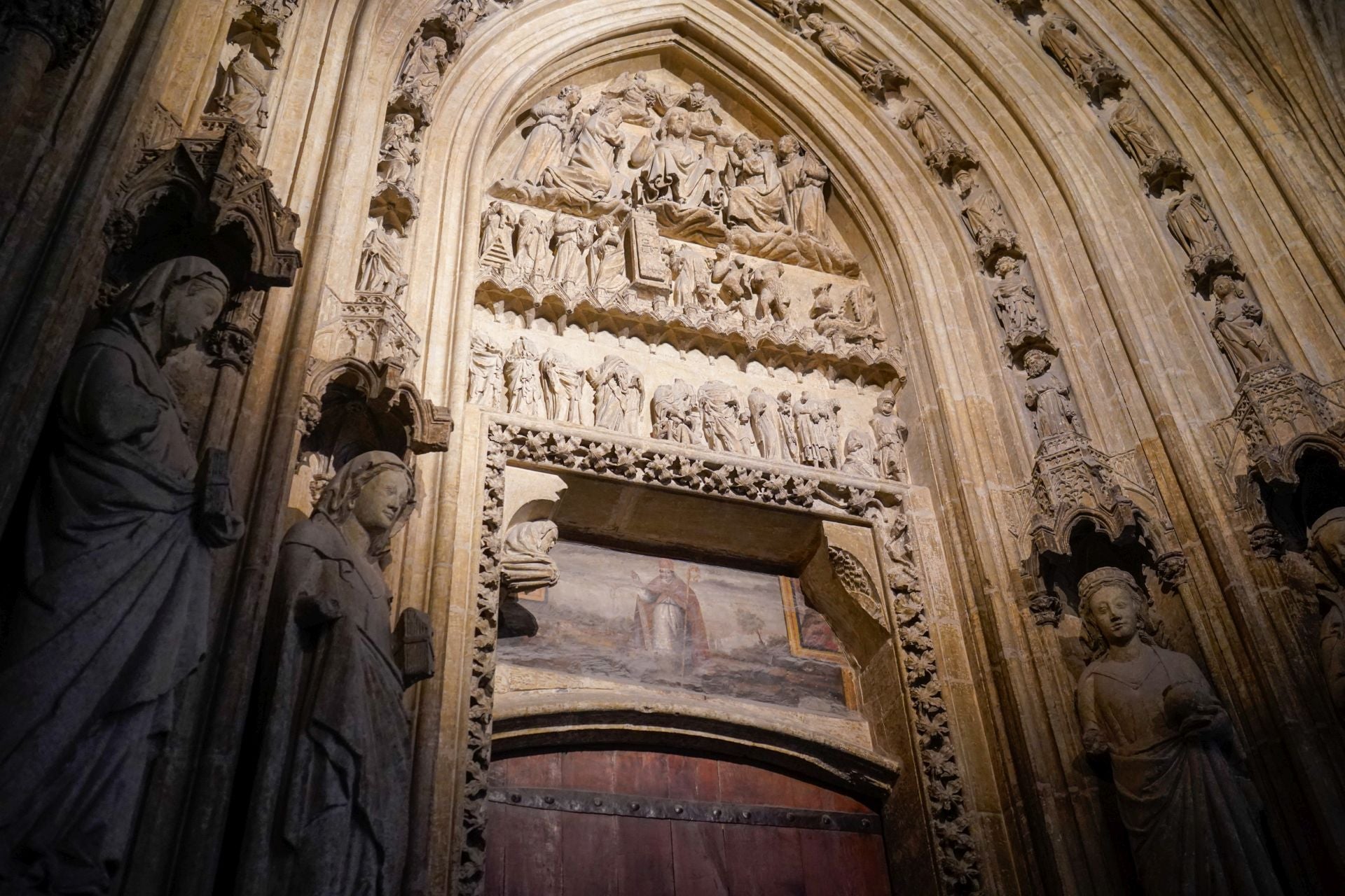 Las imágenes del nuevo alumbrado y la maqueta de la Catedral Santa María de Vitoria