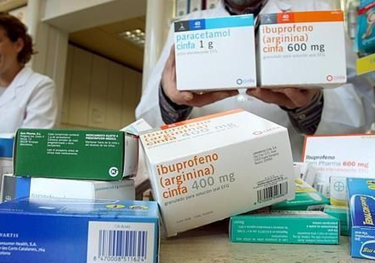Un médico de urgencias advierte dónde no se deben guardar el paracetamol y el ibuprofeno: «Pueden perder su eficacia»