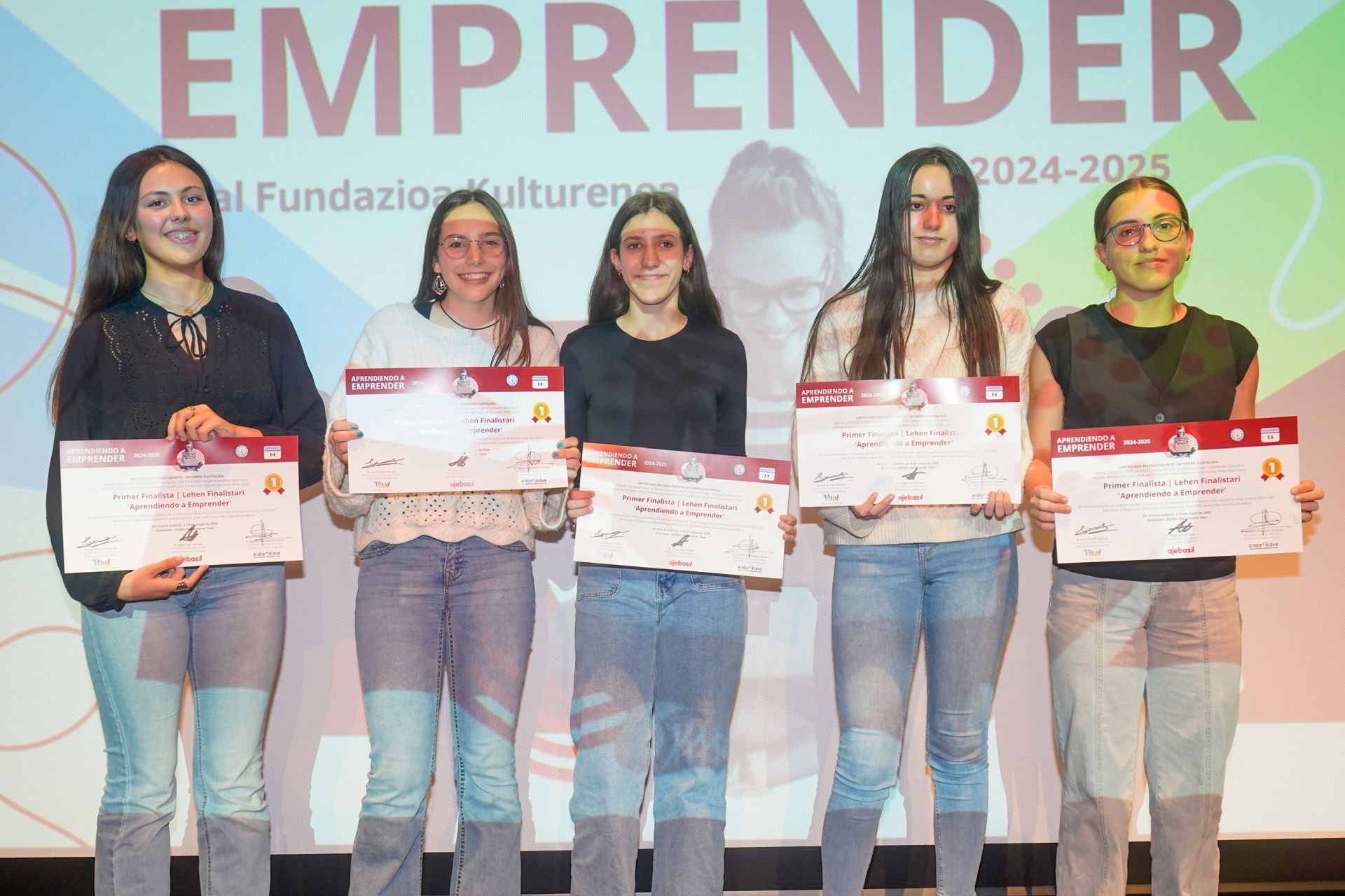 Maia García Ariño, Enma Reparati, Iria Martínez, Maialen Claver y Jimena Sobrón.