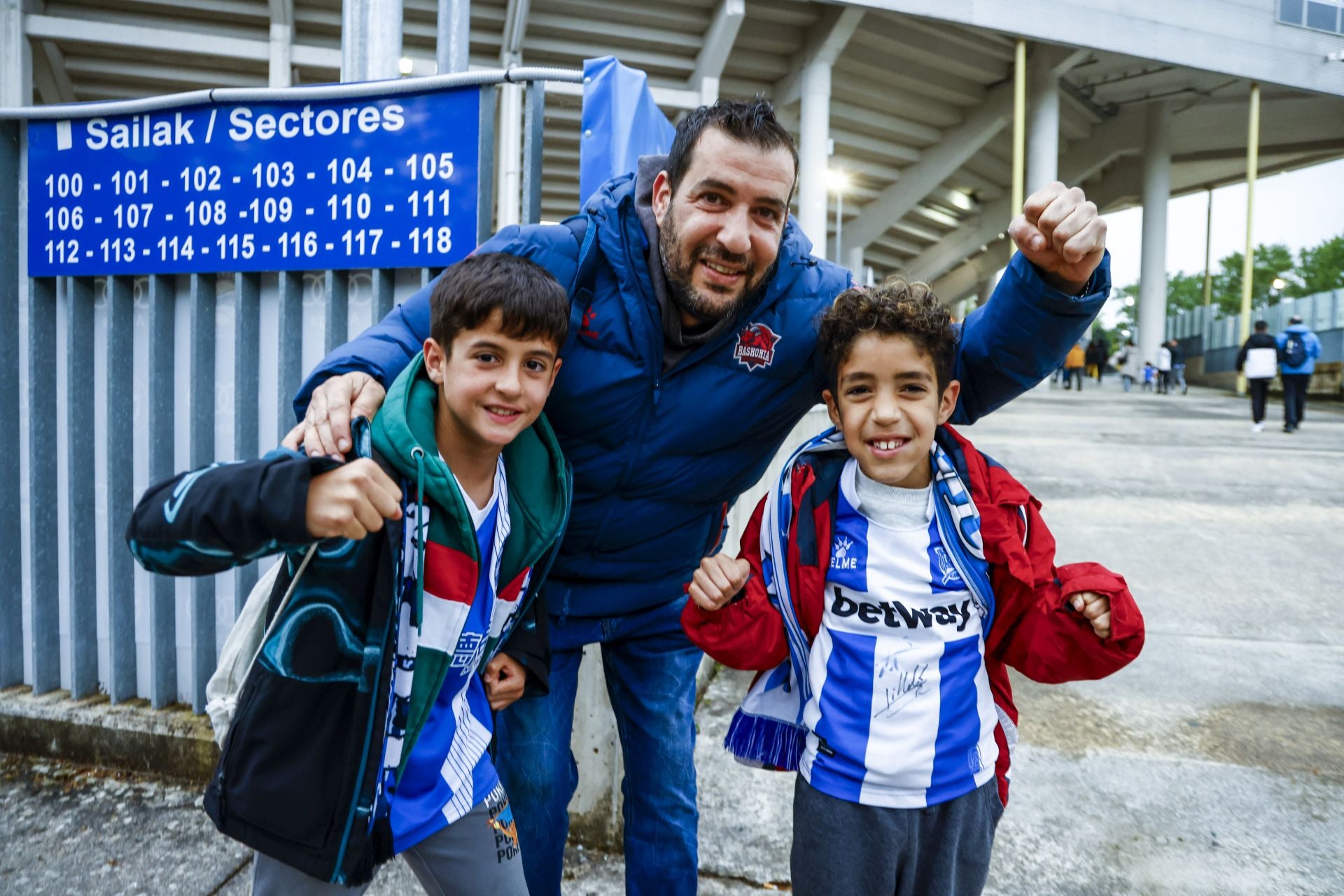 El apoyo de la afición albiazul en imágenes