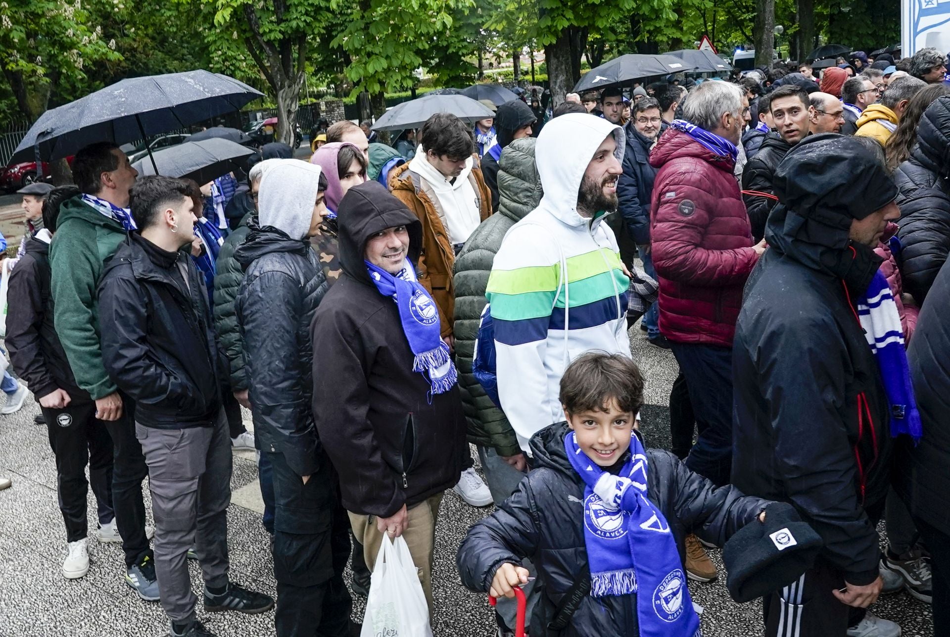 El apoyo de la afición albiazul en imágenes
