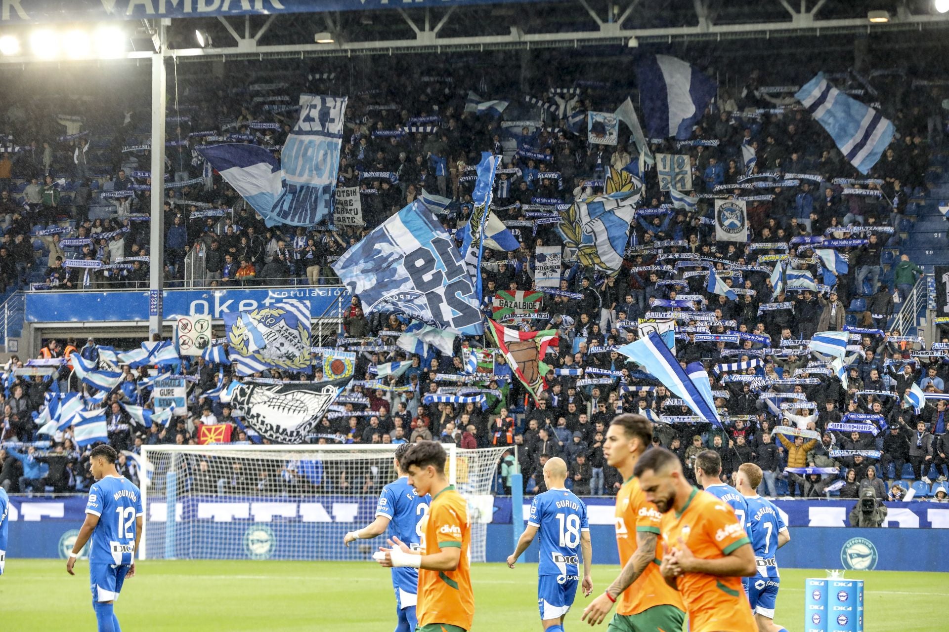 El apoyo de la afición albiazul en imágenes