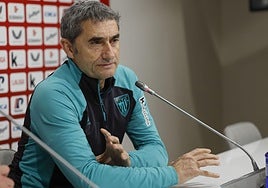 Valverde en la sala de prensa de Lezama.